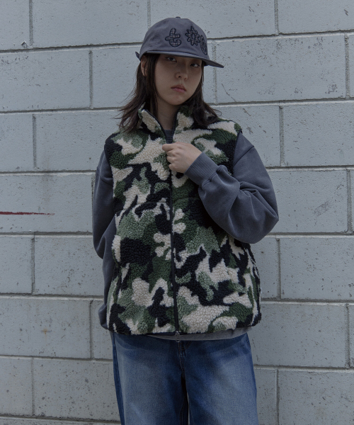 TONY LAWRENCE(トニーローレンス)の「カモフラージュフリースシェルパベスト(ベスト・レディース・その他・LARGE/MEDIUM/SMALL)」の1枚目の写真