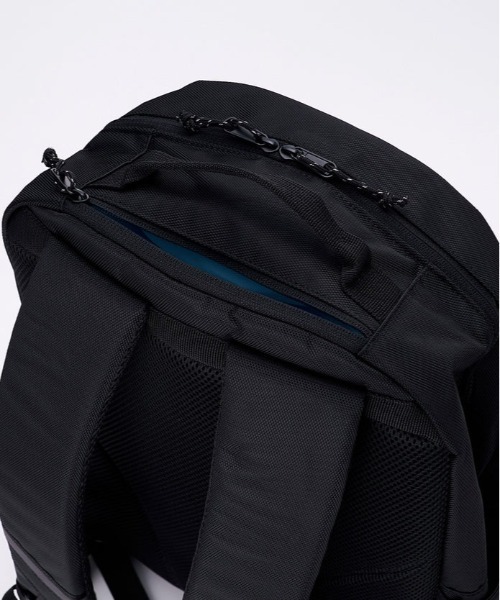 BILLABONG(ビラボン)の「BILLABONG/ビラボン バックパック レインカバー付き 30L BG011942(バックパック/リュック・メンズ・ブラック×ホワイト/ブラック×ブラック/ブラック×パープル/ブラック×ブルー・FREE)」の5枚目の写真