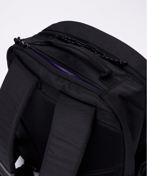 BILLABONG(ビラボン)の「BILLABONG/ビラボン バックパック レインカバー付き 30L BG011942(バックパック/リュック・メンズ・ブラック×ホワイト/ブラック×ブラック/ブラック×パープル/ブラック×ブルー・FREE)」の15枚目の写真