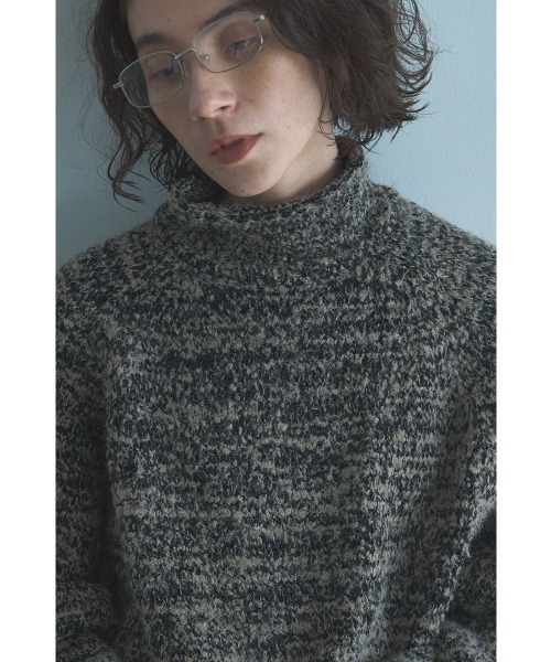 marjour（マージュール）の「MELANGE BOTTLE NECK KNIT（ニット/セーター・レディース・モカ・M）」の2枚目の写真