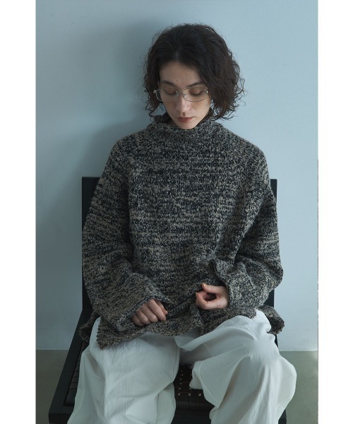 marjour（マージュール）の「MELANGE BOTTLE NECK KNIT（ニット/セーター・レディース・モカ・M）」の3枚目の写真