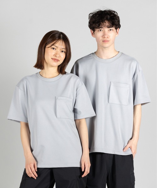 UNDER ARMOUR(アンダーアーマー)の「UAポケット ショートスリーブ Tシャツ(ライフスタイル/メンズ)(Tシャツ/カットソー・メンズ・グレー・L/2XL/M/S/XL/3XL)」の1枚目の写真