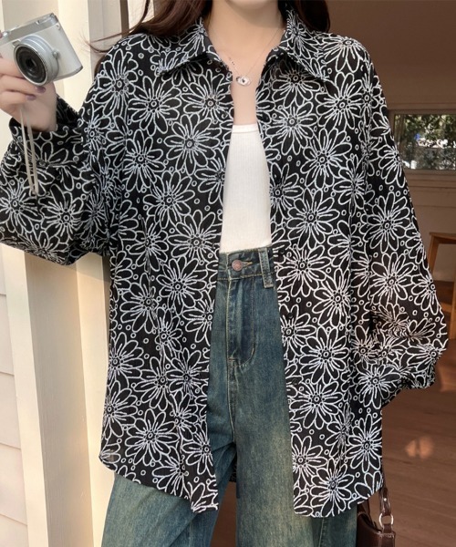 ReRe(リリ)の「フラワーデザイン刺繍シャツ(シャツ/ブラウス・レディース・ブラック/ブルー/グレー/グリーン/ピンク/ホワイト・FREE)」の3枚目の写真