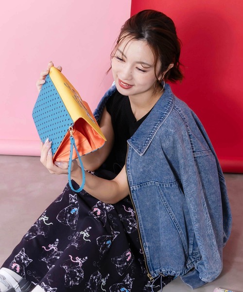 ScoLar(スカラー)の「SC81-21:頭巾わんちゃん×ドット柄 ロゴ刺繍入りマルチケース(財布・レディース・グリーン/イエロー・FREE)」の5枚目の写真