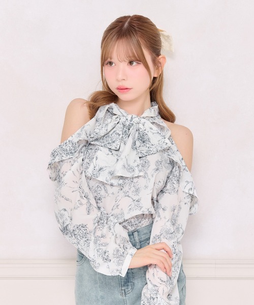 apres jour(アプレジュール)の「ホルターネックボウタイブラウス(シャツ/ブラウス・レディース・ネイビー/ホワイト系その他/ピンクベージュ・フリー/X-LARGE)」の1枚目の写真