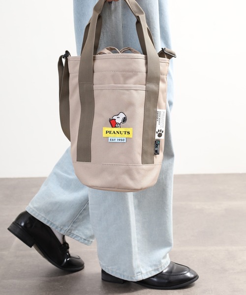 SNOOPY(スヌーピー)の「SNOOPY スヌーピー ドラムショルダーバッグ 巾着 RE-PET(ショルダーバッグ・レディース・ブラック/ベージュ/グレー・FREE)」の3枚目の写真