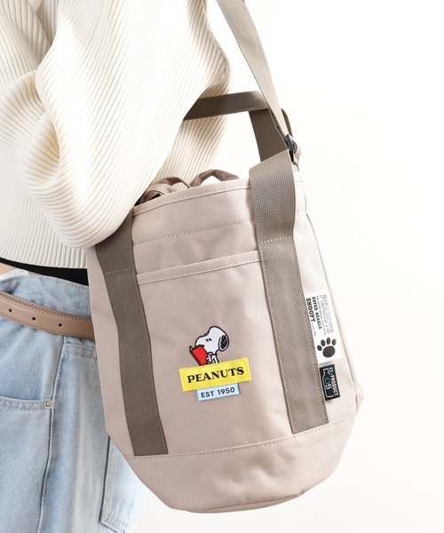 SNOOPY(スヌーピー)の「SNOOPY スヌーピー ドラムショルダーバッグ 巾着 RE-PET(ショルダーバッグ・レディース・ブラック/ベージュ/グレー・FREE)」の5枚目の写真