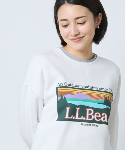 L.L.Bean(エルエルビーン)の「エッセンシャル・スウェットシャツ、クルーネック ロゴ 米国フィット・プチ(スウェット・レディース・ライトアッシュグレー/グリーン/ホワイト/ネイビー・MEDIUM/SMALL/LARGE)」の10枚目の写真