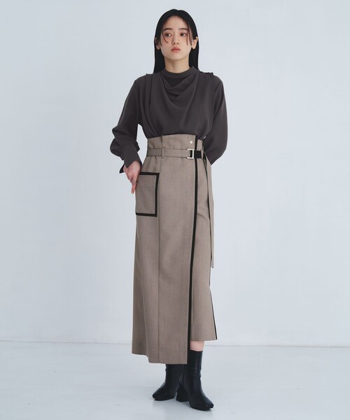 UNITED TOKYO（ユナイテッドトウキョウ）の「タックドレープシェイプブラウス（シャツ/ブラウス・レディース・アイボリー/グレー・FREE）」の13枚目の写真