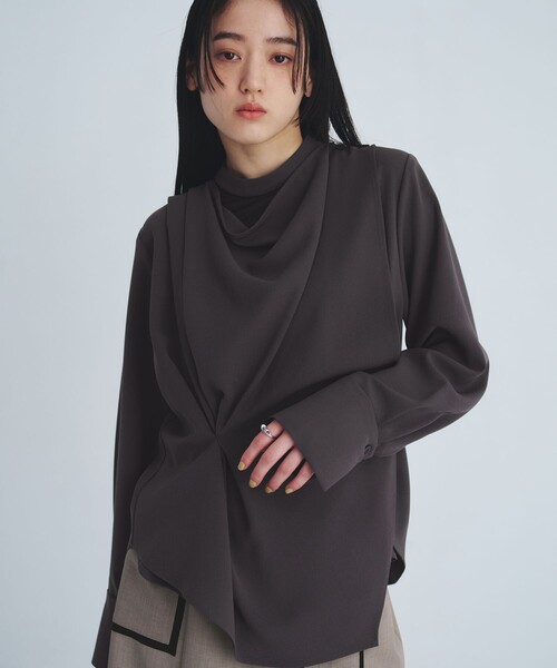 UNITED TOKYO（ユナイテッドトウキョウ）の「タックドレープシェイプブラウス（シャツ/ブラウス・レディース・アイボリー/グレー・FREE）」の14枚目の写真