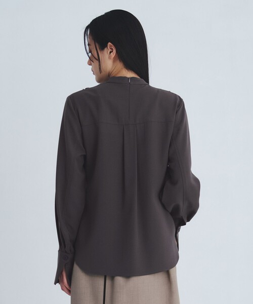 UNITED TOKYO（ユナイテッドトウキョウ）の「タックドレープシェイプブラウス（シャツ/ブラウス・レディース・アイボリー/グレー・FREE）」の18枚目の写真