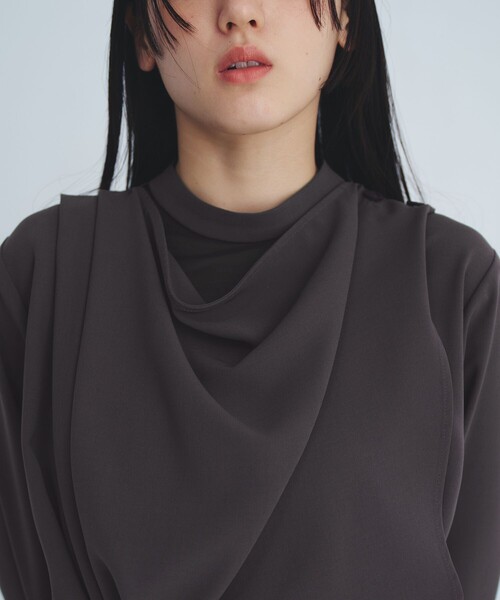 UNITED TOKYO（ユナイテッドトウキョウ）の「タックドレープシェイプブラウス（シャツ/ブラウス・レディース・アイボリー/グレー・FREE）」の20枚目の写真
