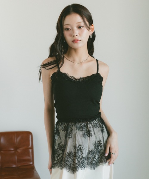 VANNIE U(ヴァニーユー)の「裾レース切替キャミ / カップ付(キャミソール・レディース・ホワイト/ブラック・FREE)」の3枚目の写真