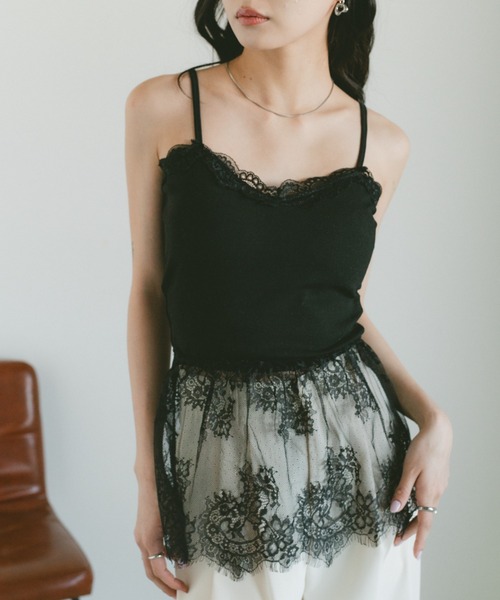 VANNIE U(ヴァニーユー)の「裾レース切替キャミ / カップ付(キャミソール・レディース・ホワイト/ブラック・FREE)」の4枚目の写真