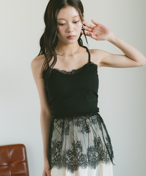 VANNIE U(ヴァニーユー)の「裾レース切替キャミ / カップ付(キャミソール・レディース・ホワイト/ブラック・FREE)」の6枚目の写真