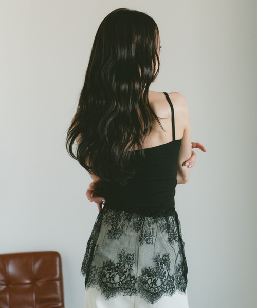 VANNIE U(ヴァニーユー)の「裾レース切替キャミ / カップ付(キャミソール・レディース・ホワイト/ブラック・FREE)」の10枚目の写真