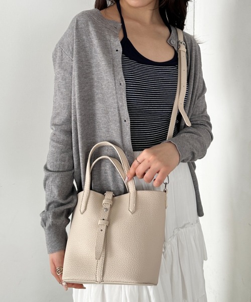 Outfitter lab(アウトフィッターラボ)の「ベルトデザインポーチ付きショルダーバッグ(ショルダーバッグ・レディース・レッド/ホワイト/ピンク/ブラック・FREE)」の2枚目の写真