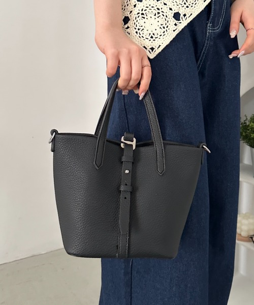 Outfitter lab(アウトフィッターラボ)の「ベルトデザインポーチ付きショルダーバッグ(ショルダーバッグ・レディース・レッド/ホワイト/ピンク/ブラック・FREE)」の3枚目の写真