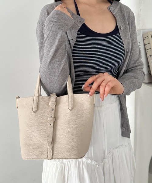 Outfitter lab(アウトフィッターラボ)の「ベルトデザインポーチ付きショルダーバッグ(ショルダーバッグ・レディース・レッド/ホワイト/ピンク/ブラック・FREE)」の11枚目の写真