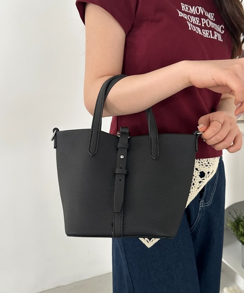 Outfitter lab(アウトフィッターラボ)の「ベルトデザインポーチ付きショルダーバッグ(ショルダーバッグ・レディース・レッド/ホワイト/ピンク/ブラック・FREE)」の16枚目の写真