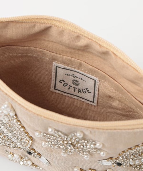 MILLION CARATS(ミリオンカラッツ)の「《COTTAGE》光を纏うビーズ刺繍で日常を格上げする、バードモチーフのフラットポーチ Sサイズ(ポーチ・レディース・オフホワイト/ベージュ・FREE)」の6枚目の写真