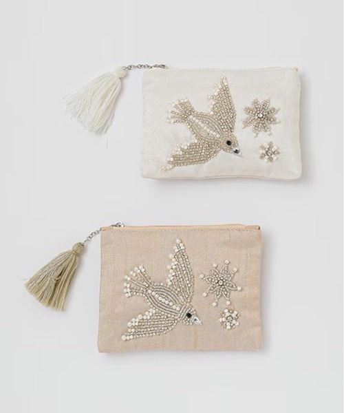 MILLION CARATS(ミリオンカラッツ)の「《COTTAGE》光を纏うビーズ刺繍で日常を格上げする、バードモチーフのフラットポーチ Sサイズ(ポーチ・レディース・オフホワイト/ベージュ・FREE)」の5枚目の写真