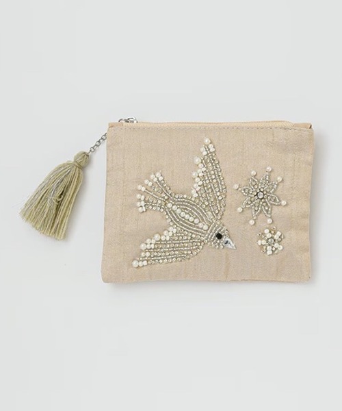 MILLION CARATS(ミリオンカラッツ)の「《COTTAGE》光を纏うビーズ刺繍で日常を格上げする、バードモチーフのフラットポーチ Sサイズ(ポーチ・レディース・オフホワイト/ベージュ・FREE)」の4枚目の写真