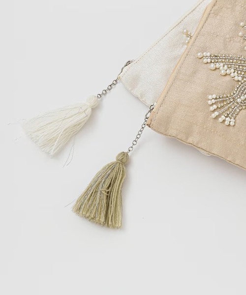 MILLION CARATS(ミリオンカラッツ)の「《COTTAGE》光を纏うビーズ刺繍で日常を格上げする、バードモチーフのフラットポーチ Sサイズ(ポーチ・レディース・オフホワイト/ベージュ・FREE)」の13枚目の写真