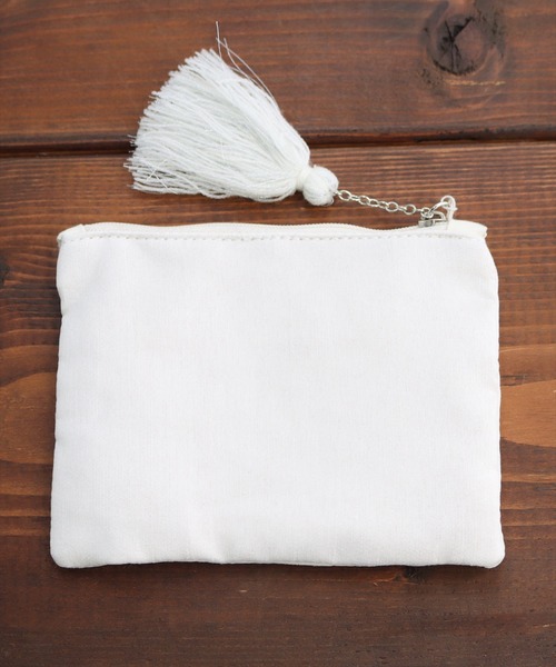 MILLION CARATS(ミリオンカラッツ)の「《COTTAGE》光を纏うビーズ刺繍で日常を格上げする、バードモチーフのフラットポーチ Sサイズ(ポーチ・レディース・オフホワイト/ベージュ・FREE)」の9枚目の写真