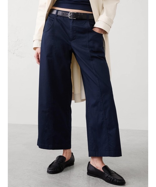 BANANA REPUBLIC FACTORY STORE(バナナリパブリック ファクトリーストア)の「BANANA REPUBLIC FACTORY STORE ミッドライズ ワイドレッグ ライトウェイトツイル クロップドトラウザーパンツ(その他パンツ・レディース・ネイビー/グリーン・S/XS/M/L)」の2枚目の写真