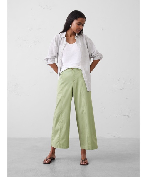 BANANA REPUBLIC FACTORY STORE(バナナリパブリック ファクトリーストア)の「BANANA REPUBLIC FACTORY STORE ミッドライズ ワイドレッグ ライトウェイトツイル クロップドトラウザーパンツ(その他パンツ・レディース・ネイビー/グリーン・S/XS/M/L)」の3枚目の写真
