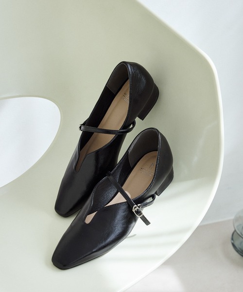 ROPE' PICNIC(ロペピクニック)の「スクエアトゥローヒールストラップシューズ(パンプス・レディース・ブラック/キナリ・24.5/24/23/23.5)」の1枚目の写真