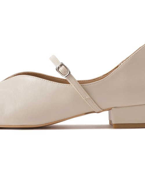 ROPE' PICNIC(ロペピクニック)の「スクエアトゥローヒールストラップシューズ(パンプス・レディース・ブラック/キナリ・24.5/24/23/23.5)」の12枚目の写真