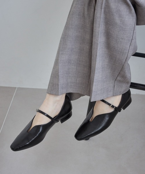 ROPE' PICNIC(ロペピクニック)の「スクエアトゥローヒールストラップシューズ(パンプス・レディース・ブラック/キナリ・24.5/24/23/23.5)」の22枚目の写真