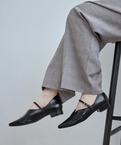 ROPE' PICNIC(ロペピクニック)の「スクエアトゥローヒールストラップシューズ(パンプス・レディース・ブラック/キナリ・24.5/24/23/23.5)」の21枚目の写真