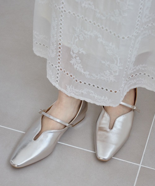 ROPE' PICNIC(ロペピクニック)の「スクエアトゥローヒールストラップシューズ(パンプス・レディース・ブラック/キナリ・24.5/24/23/23.5)」の17枚目の写真