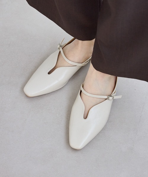 ROPE' PICNIC(ロペピクニック)の「スクエアトゥローヒールストラップシューズ(パンプス・レディース・ブラック/キナリ・24.5/24/23/23.5)」の20枚目の写真