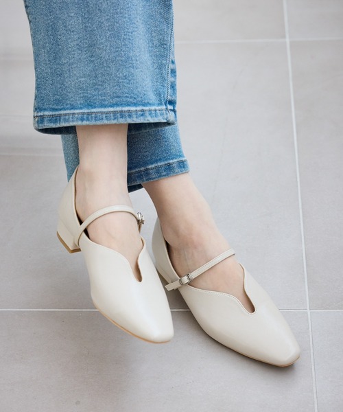 ROPE' PICNIC(ロペピクニック)の「スクエアトゥローヒールストラップシューズ(パンプス・レディース・ブラック/キナリ・24.5/24/23/23.5)」の19枚目の写真