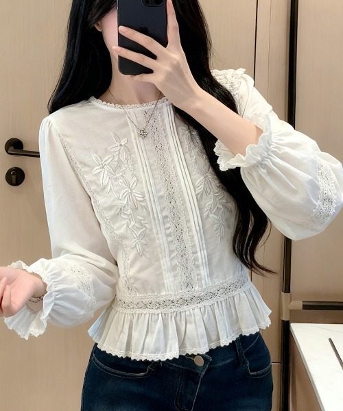 FAVORITO（ファヴォリート）の「長袖刺繍シャツ（シャツ/ブラウス・レディース・ホワイト・L/M）」の2枚目の写真