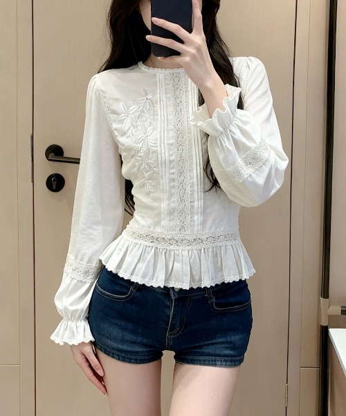 FAVORITO（ファヴォリート）の「長袖刺繍シャツ（シャツ/ブラウス・レディース・ホワイト・L/M）」の5枚目の写真