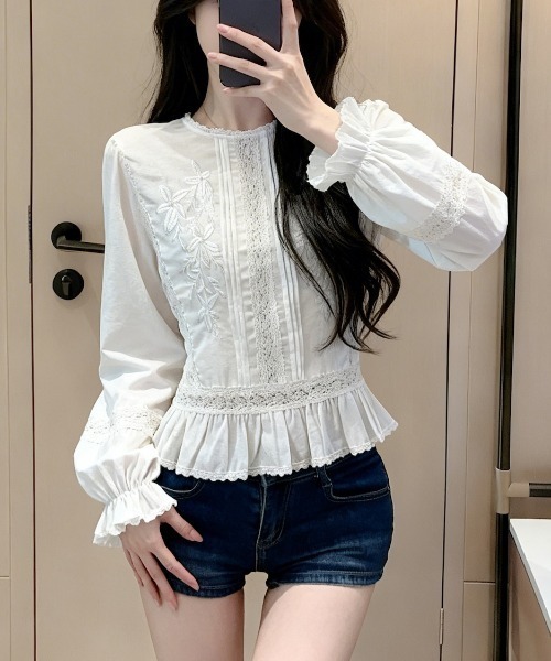 FAVORITO（ファヴォリート）の「長袖刺繍シャツ（シャツ/ブラウス・レディース・ホワイト・L/M）」の4枚目の写真