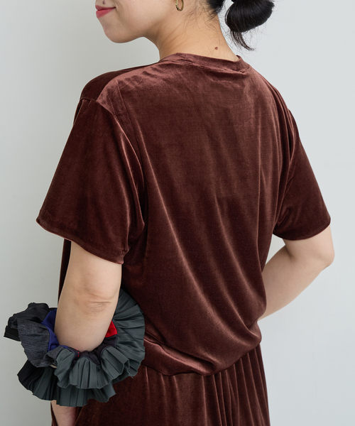 IENA LA BOUCLE（イエナラブークル）の「IENA LA BOUCLE トリアセベロアTシャツ（Tシャツ/カットソー・レディース・ブラウン/ホワイト/ブラック・FREE）」の3枚目の写真