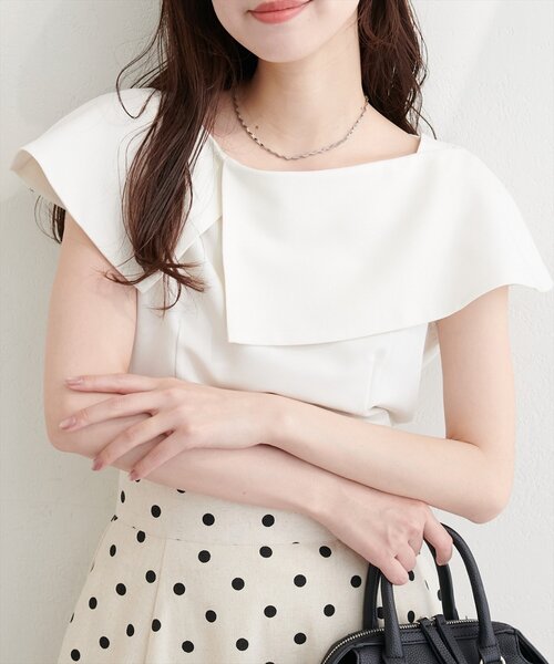 natural couture（ナチュラルクチュール）の「アシメカラーオフショルブラウス（シャツ/ブラウス・レディース・チャコールグレー/オフホワイト/ネイビー/ベージュ/サックスブルー/ピンク・FREE）」の2枚目の写真