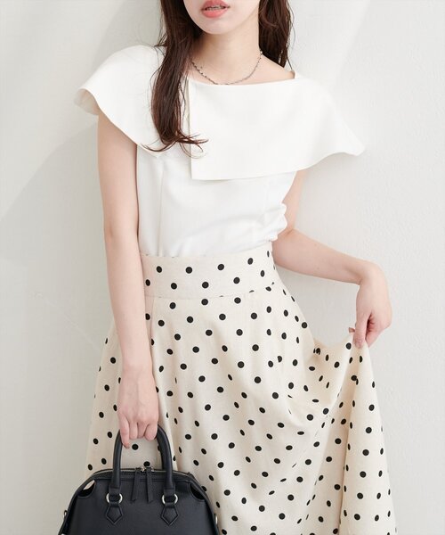 natural couture（ナチュラルクチュール）の「アシメカラーオフショルブラウス（シャツ/ブラウス・レディース・チャコールグレー/オフホワイト/ネイビー/ベージュ/サックスブルー/ピンク・FREE）」の10枚目の写真
