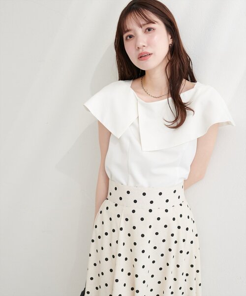 natural couture（ナチュラルクチュール）の「アシメカラーオフショルブラウス（シャツ/ブラウス・レディース・チャコールグレー/オフホワイト/ネイビー/ベージュ/サックスブルー/ピンク・FREE）」の12枚目の写真