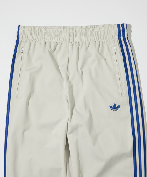 adidas(アディダス)の「adidas/アディダス 【Exclusive/販路限定】 FIREBIRD TRACK PANTS(その他パンツ・メンズ・ライトグレー・LARGE/MEDIUM/SMALL/X-LARGE/XX-LARGE)」の2枚目の写真