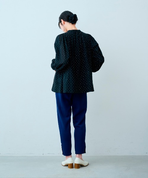 IEDIT(イディット)の「IEDIT 綿100%素材の小さなドット柄のたっぷりギャザーブラウス(シャツ/ブラウス・レディース・ホワイト/ブラック・3L/M/LL/S/L)」の11枚目の写真