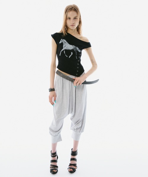 BLONDEY(ブロンディ)の「HORSE PRINT ASYMMETRY TEE(Tシャツ/カットソー・レディース・ブラック/ホワイト・FREE)」の11枚目の写真