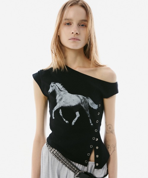 BLONDEY(ブロンディ)の「HORSE PRINT ASYMMETRY TEE(Tシャツ/カットソー・レディース・ブラック/ホワイト・FREE)」の19枚目の写真