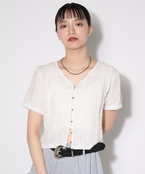 PAGEBOY(ページボーイ)の「フリルカットジャガードショートスリーブ /カーディガン(シャツ/ブラウス・レディース・ブラック/レッド/ライム/オフホワイト/ブラック系その他・FREE)」の1枚目の写真
